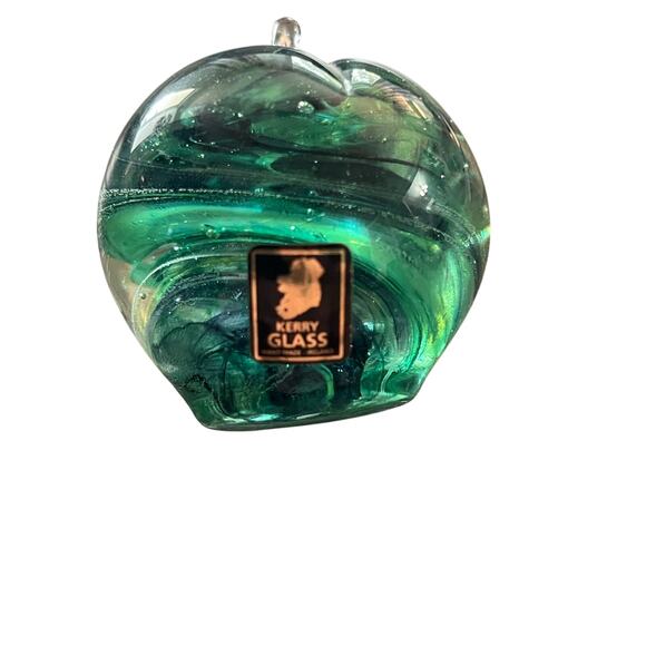Vintage Kerry Glass Green Swirl Controlled Bubbles Apple Paperweight Ireland - Picture 4 of 4